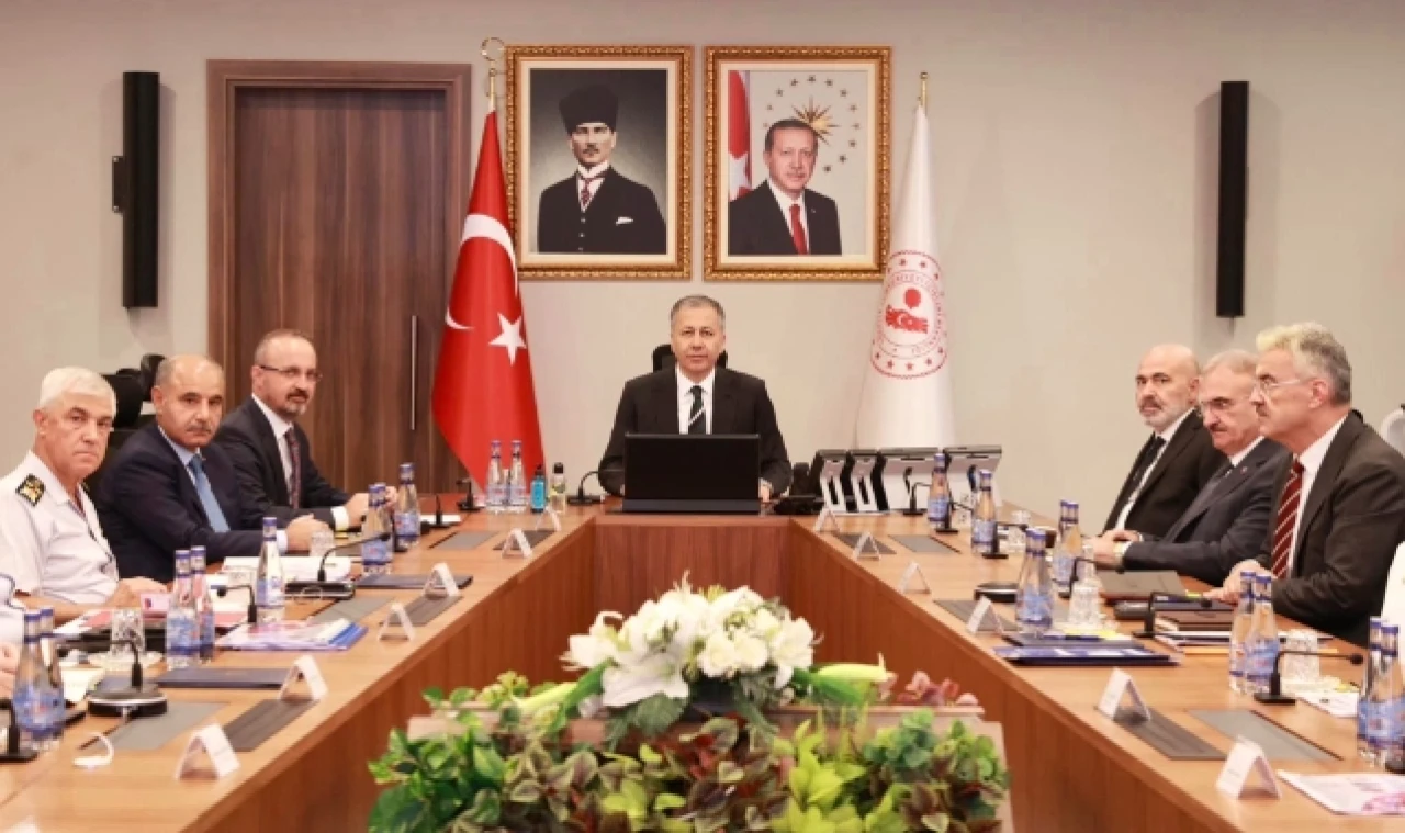 Okulların çevresindeki güvenlik önlemleri görüşüldü