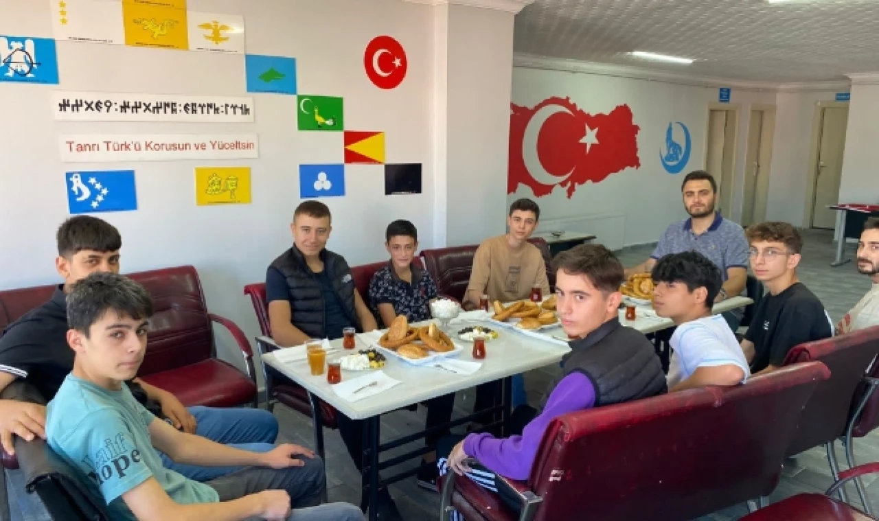 ORTAÖĞRETİMDEN BAŞKANLARA KAHVALTI