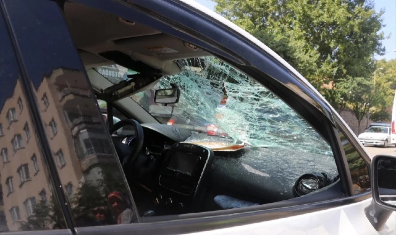 Otomobilin Çarpması Sonucu Ağır Yaralanan Kişi Hastaneye Kaldırıldı