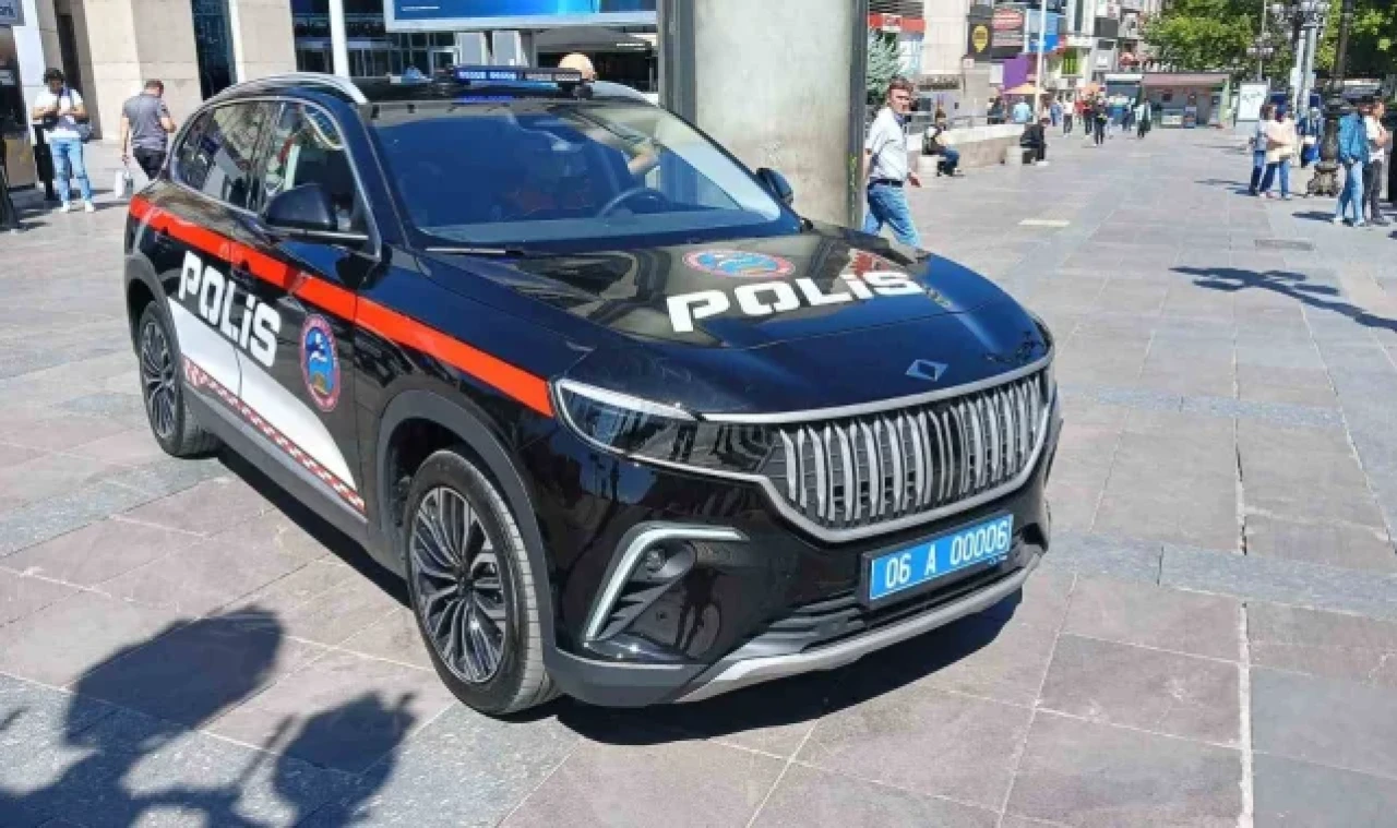 Polis aracı Togg'a vatandaşlardan yoğun ilgi: "Yerli ve milli olması gurur verici"