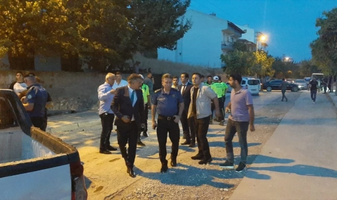 Polis Otosu ve Pikap Çarpıştı: 2'si Polis 3 Kişi Yaralı