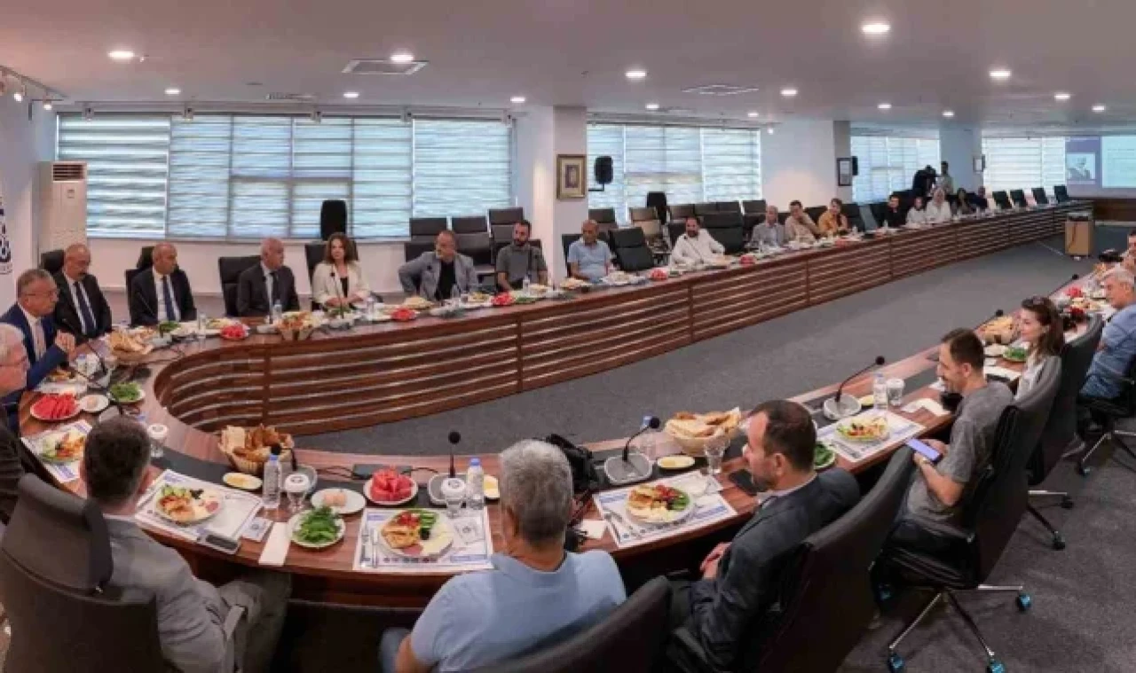 Rektör Levent ve Deprem Teknolojileri Enstitüsü Müdürü Özden basınla bir araya geldi