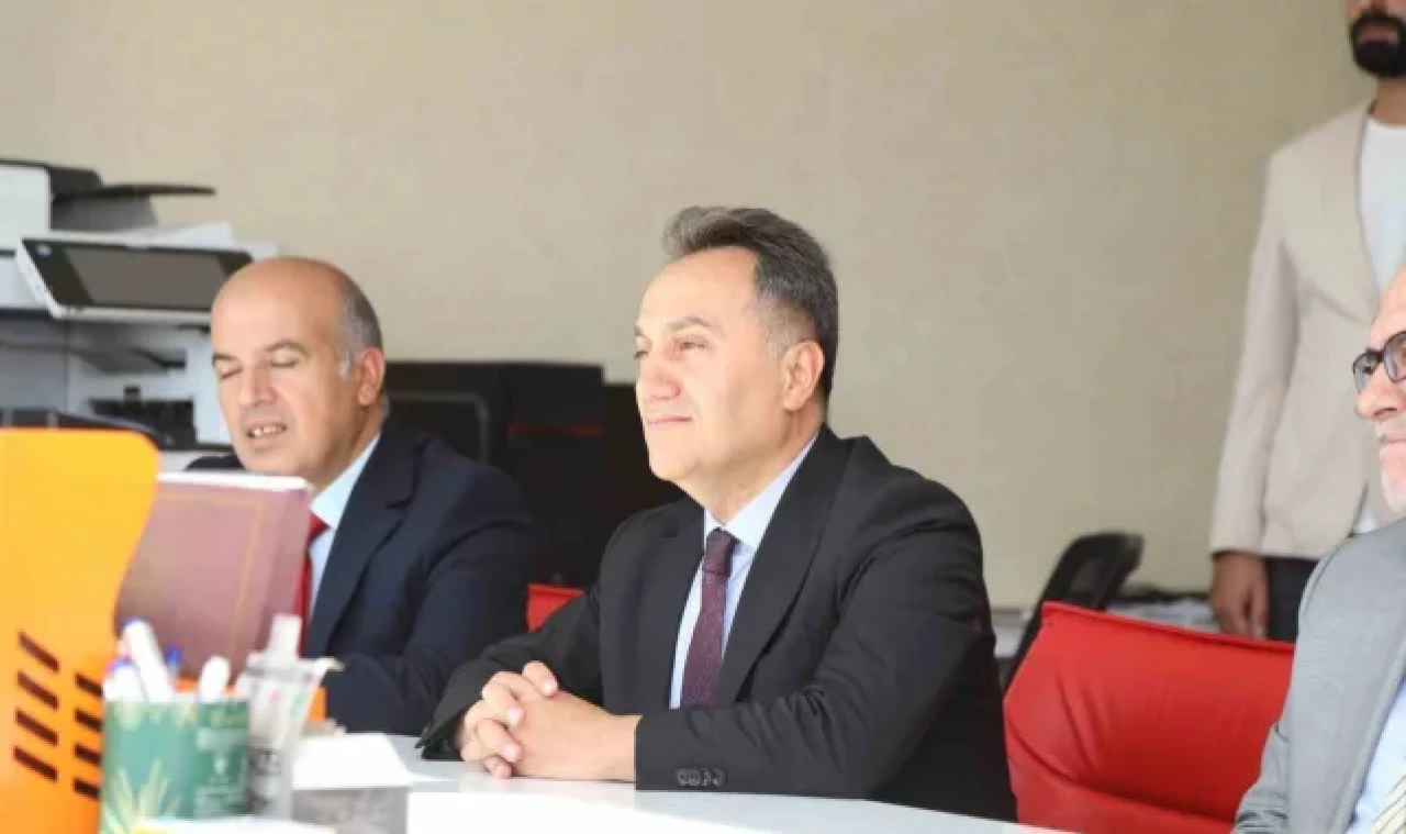 Rektörden lise öğrencilerine açılış dersi
