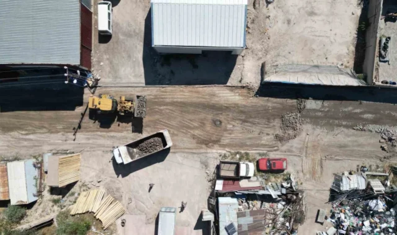 Sanayi bölgesinde sıcak asfalt çalışmalar başladı