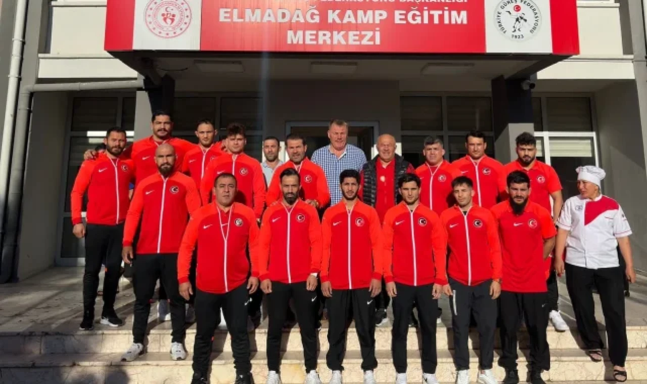 Serbest Güreş Milli Takımı Sırbistan'a gitti