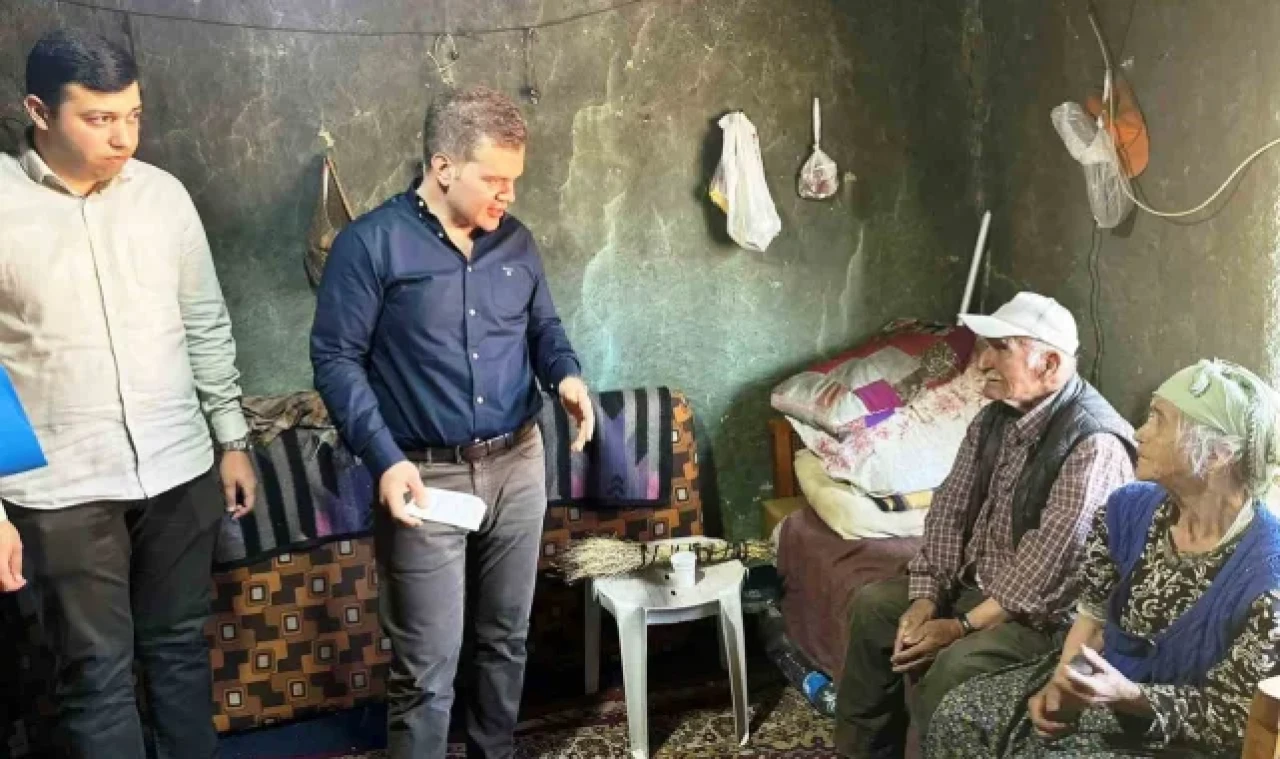 Simav Kaymakamı Karaloğlu, köy gezilerinde sorunları yerinde dinliyor