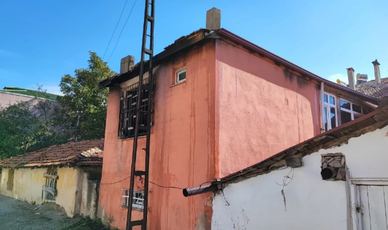 Suluova’da çıkan yangında ev kullanılmaz hale geldi!