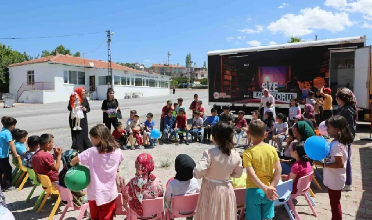 Talas'ın gezici kütüphanesi yola devam ediyor