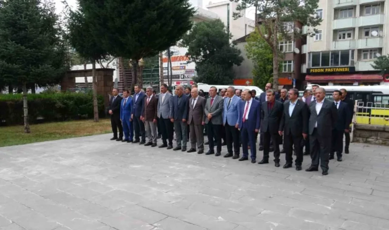 Tatvan'da İlköğretim Haftası törenle kutlandı