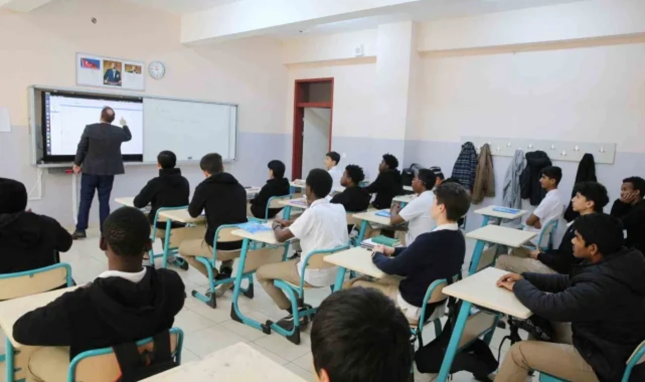 TDV, eğitim yardımlarında deprem bölgesine öncelik veriyor