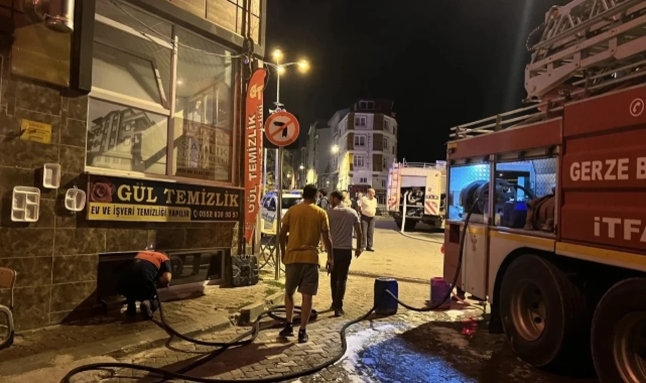 Temizlik malzemeleri satan dükkan yangında kullanılamaz hale geldi