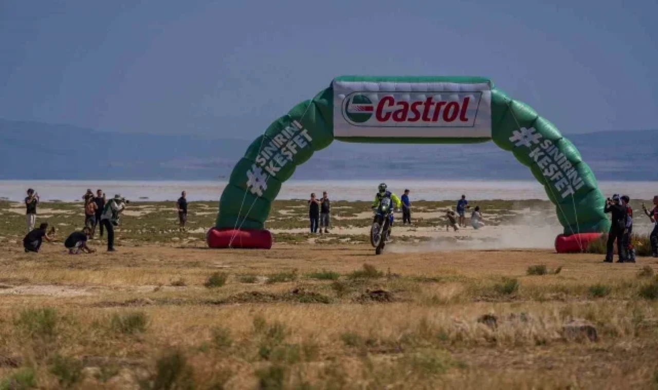 TransAnatolia Rallisi'nin tarihi rotasında Castrol POWER1 Motosiklet Kategorisi kazananı Pol Tarres