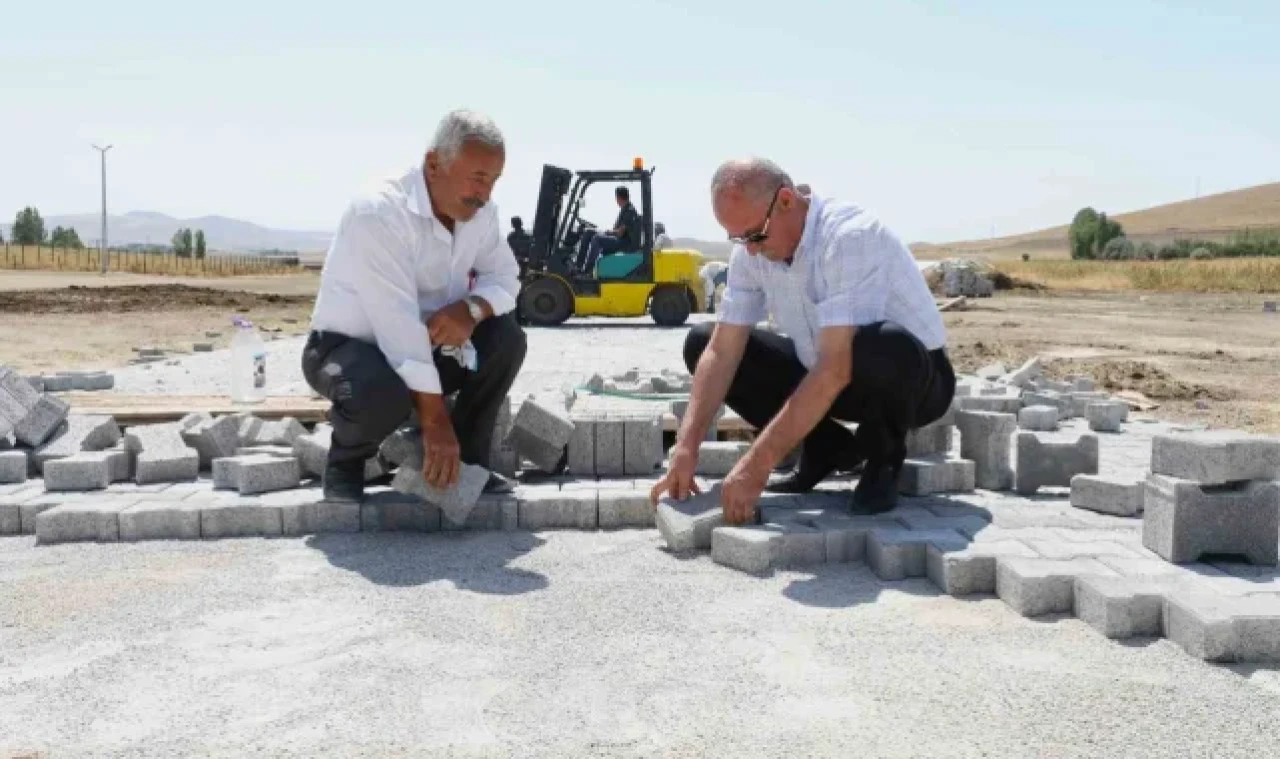 Tuşba'da yol çalışması yapılmayan mahalle kalmadı