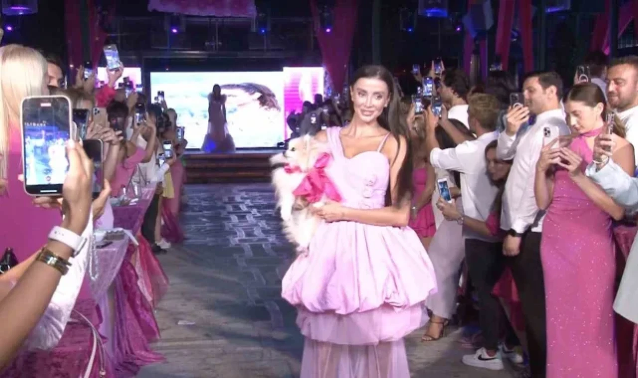 Ünlü modacı Cafer Andıç'tan Barbie defilesi