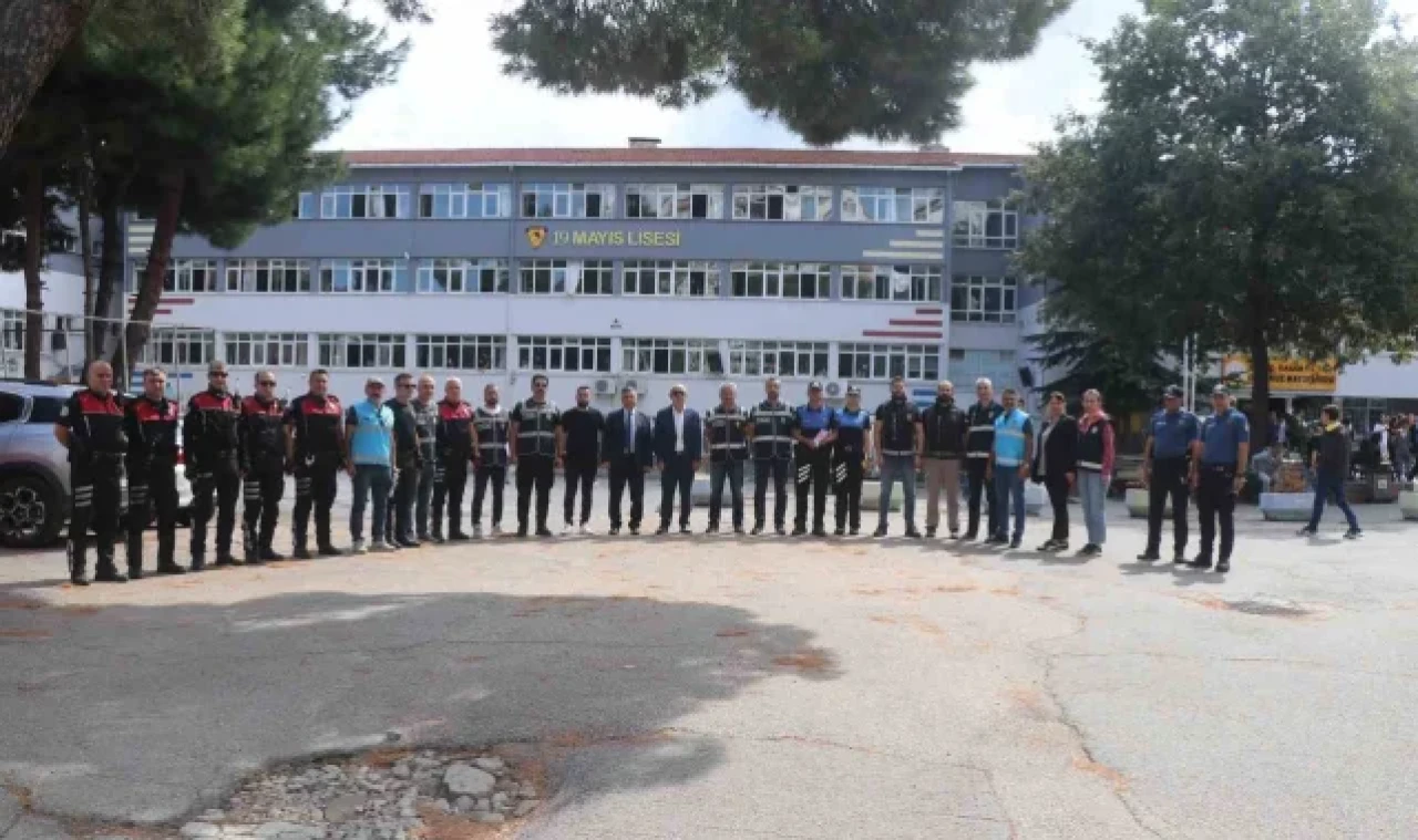 Vali Tavlı, okul ve çevrelerini denetleyerek uyarılarda bulundu