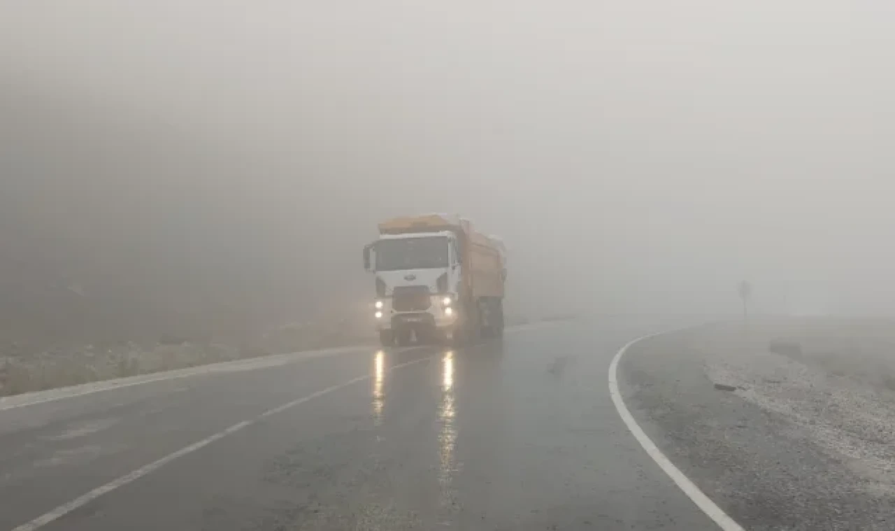 Van'da sis 3 bin rakımlı Karabet Geçidi'nde etkili oluyor