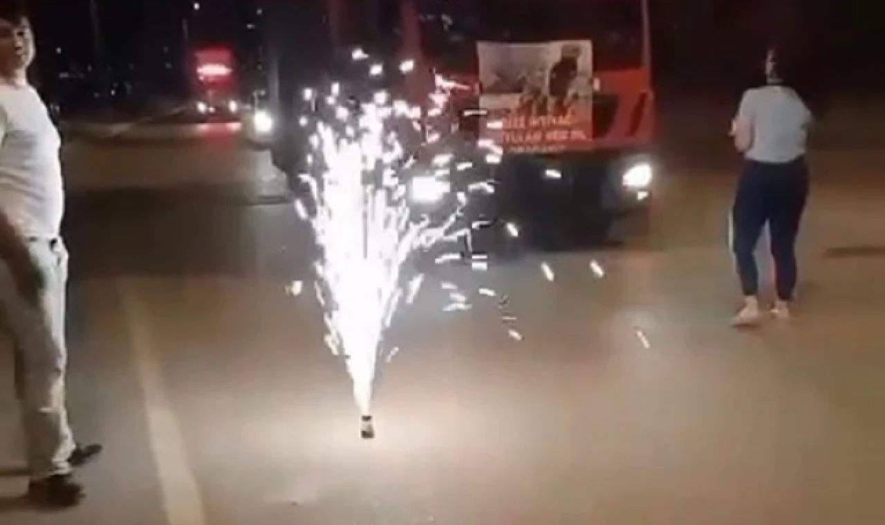 Yangın ihbarına giden itfaiyecilere 'meşaleli' sürpriz