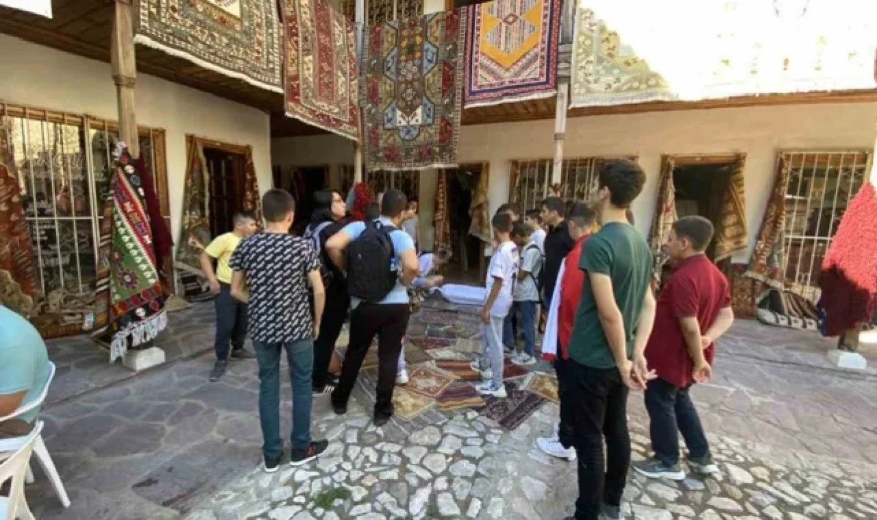 Yeni kayıt yaptıran İmam Hatip Lisesi öğrencilerine kültür gezisi