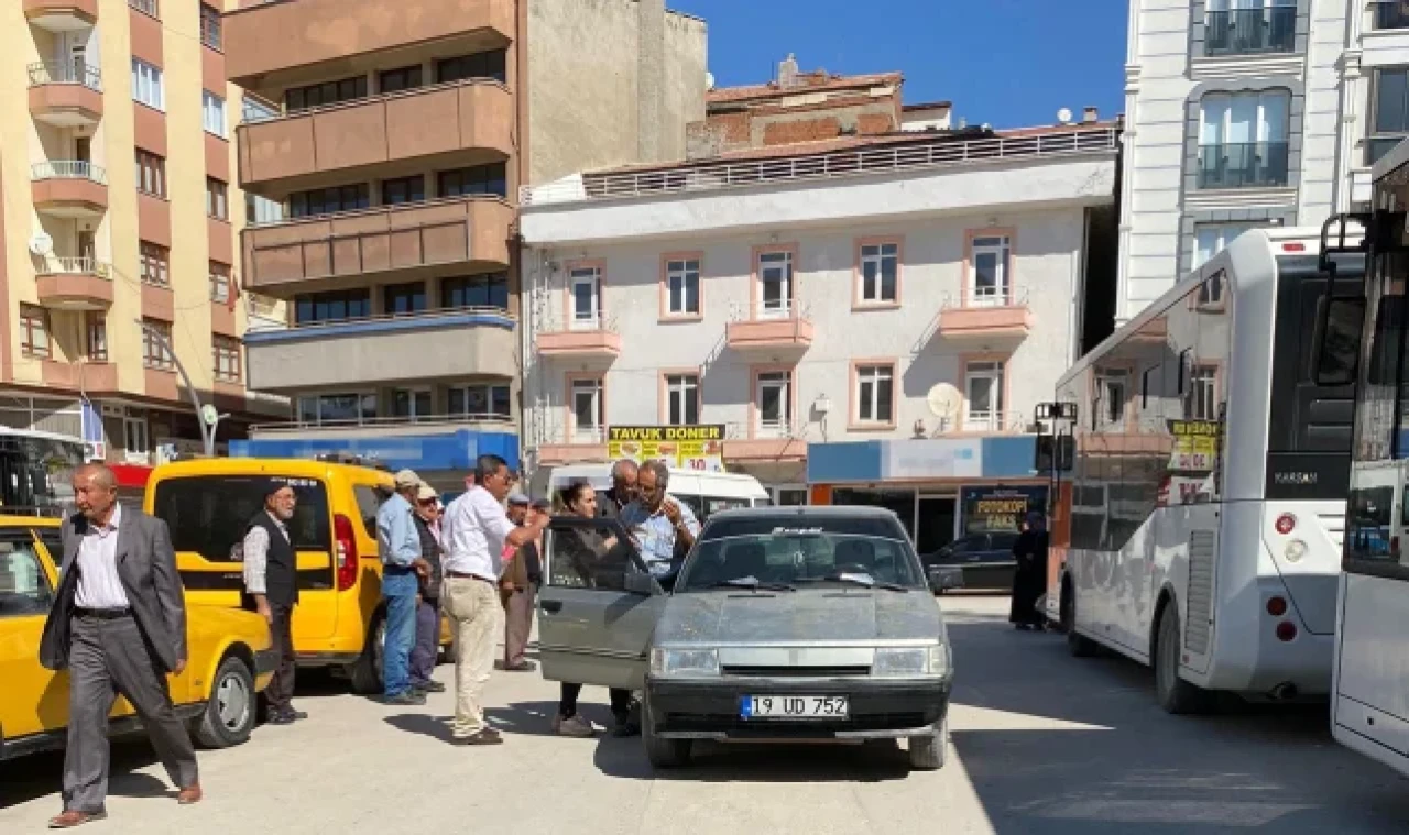 Yolun karşısına geçerken otomobilin çarptığı yaya yaralandı