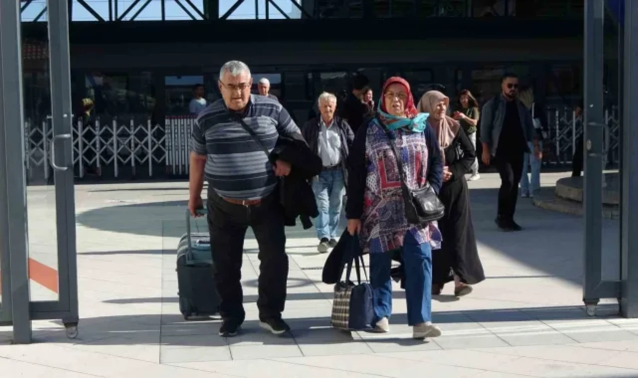 Yüksek Hızlı Tren uçağı solladı