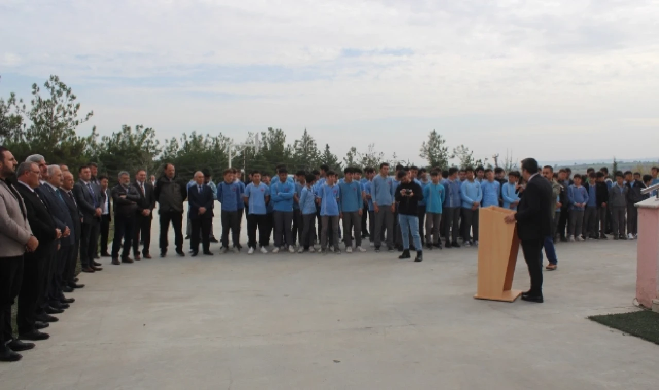 100. Yıla ithafen 100 Fidan Dikildi.