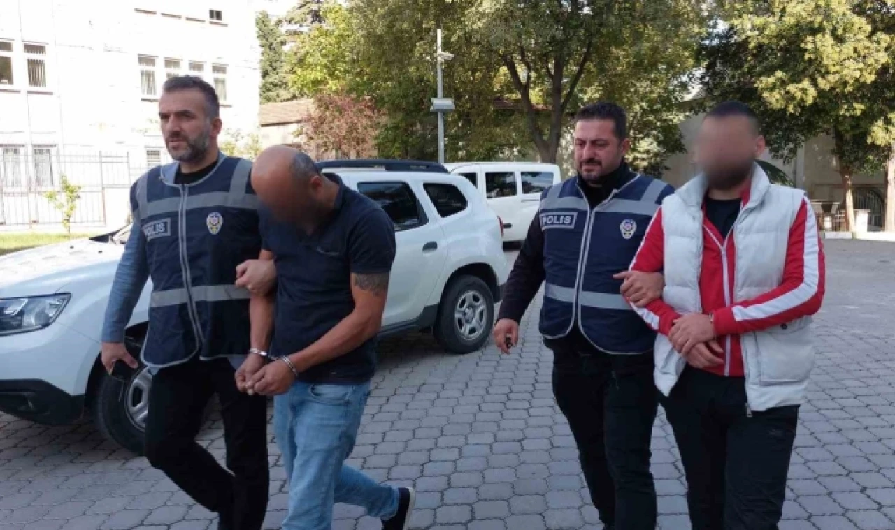 4 iş yerinden hırsızlık yapan 2 kişi yaralandı