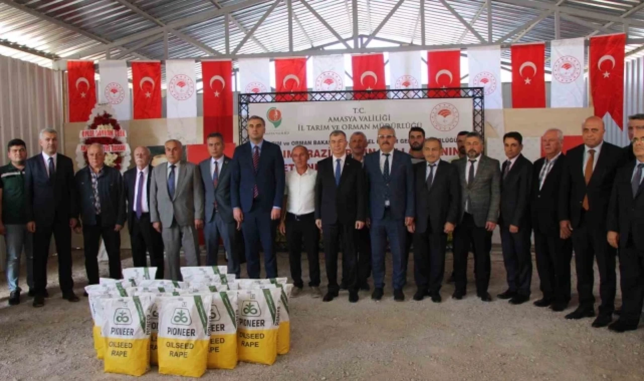 Amasya'da çiftçilere yağlık kanola tohumu dağıtıldı