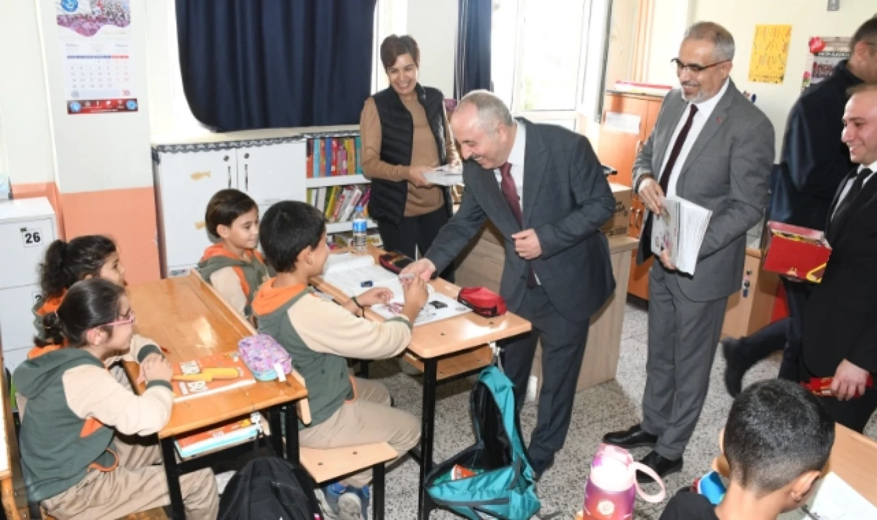 Başkan Çelik’ten öğrencilere 100. Yıla özel hediye