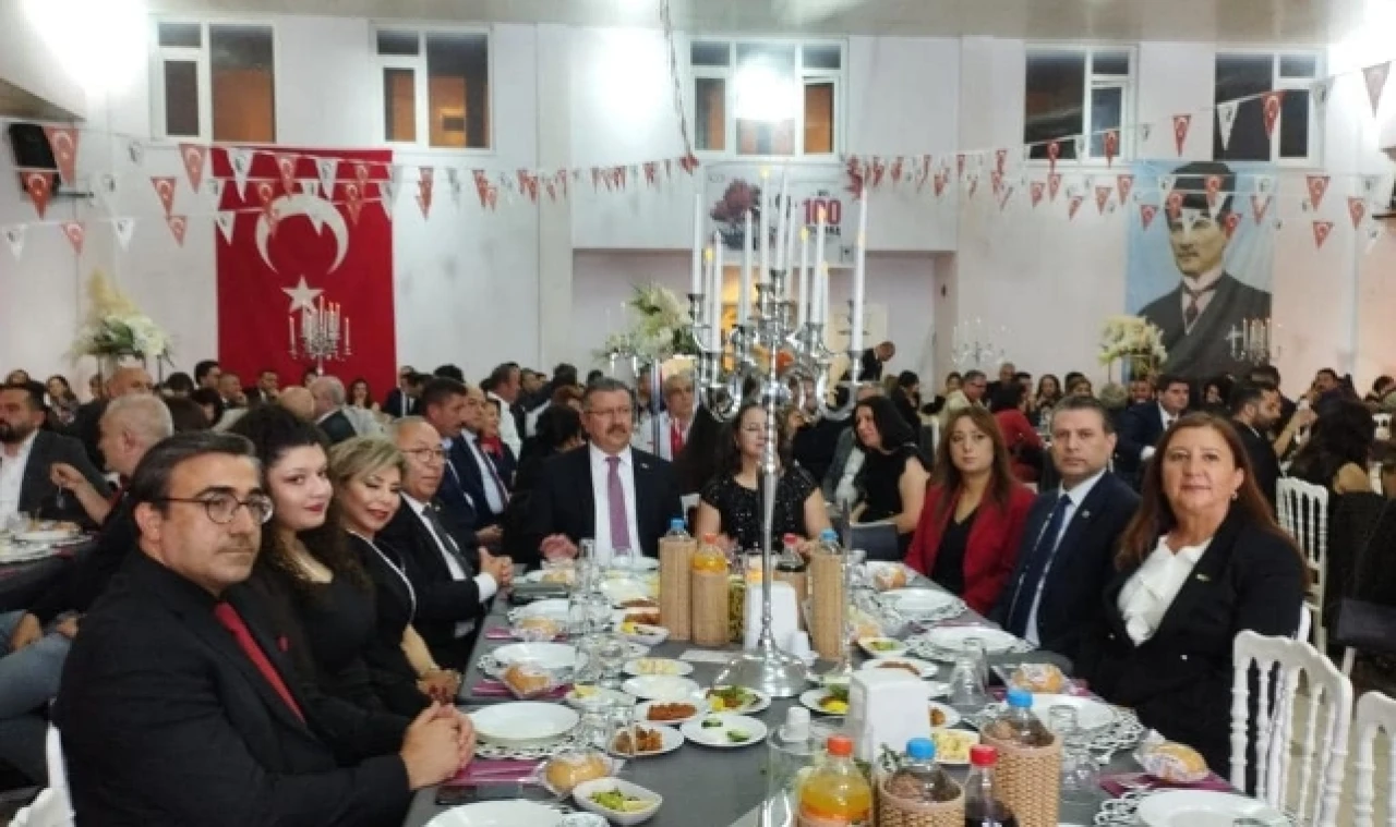 ‘Cumhuriyet Balosu’na yoğun katılım