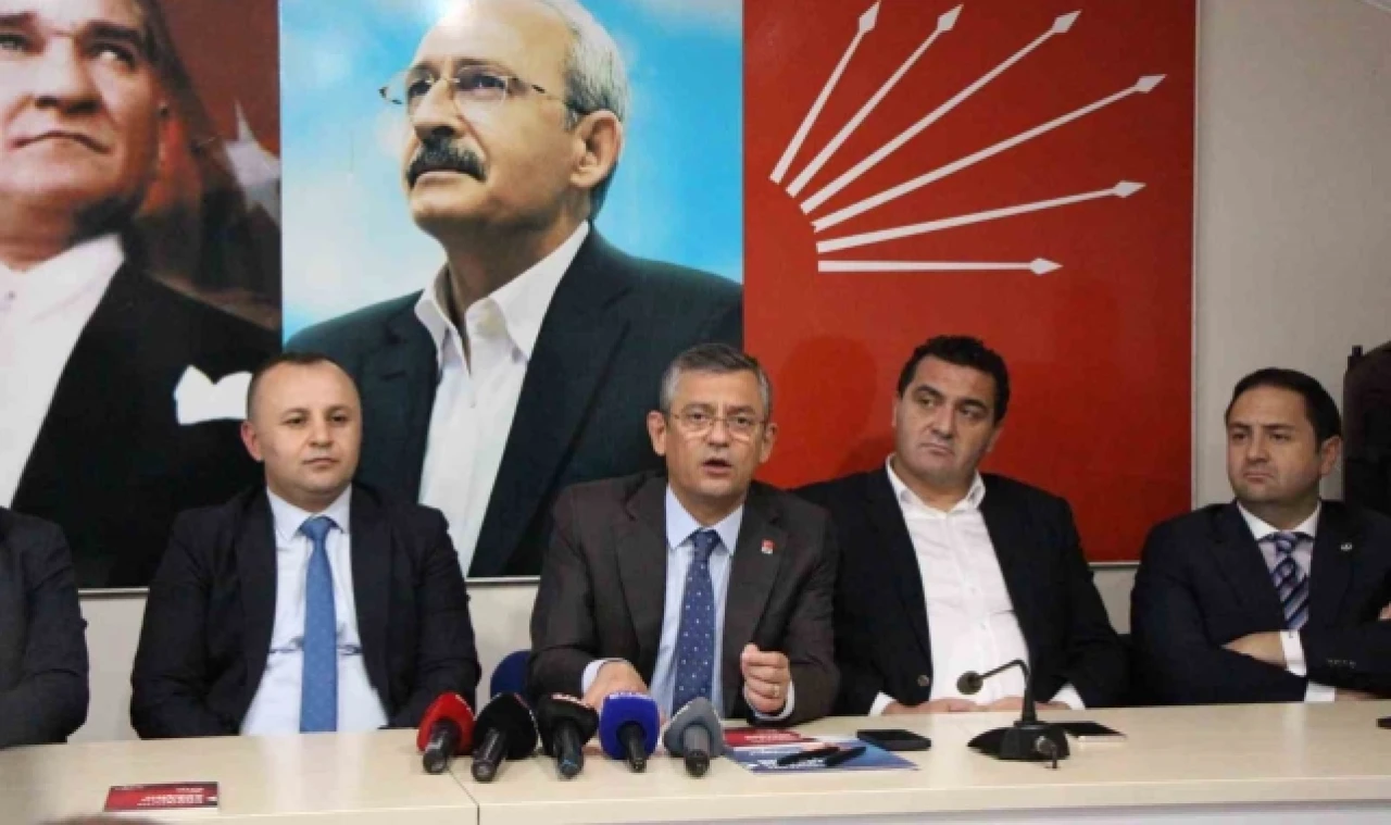 Dili sürçen Özgür Özel Üsküdar'ı il yaptı