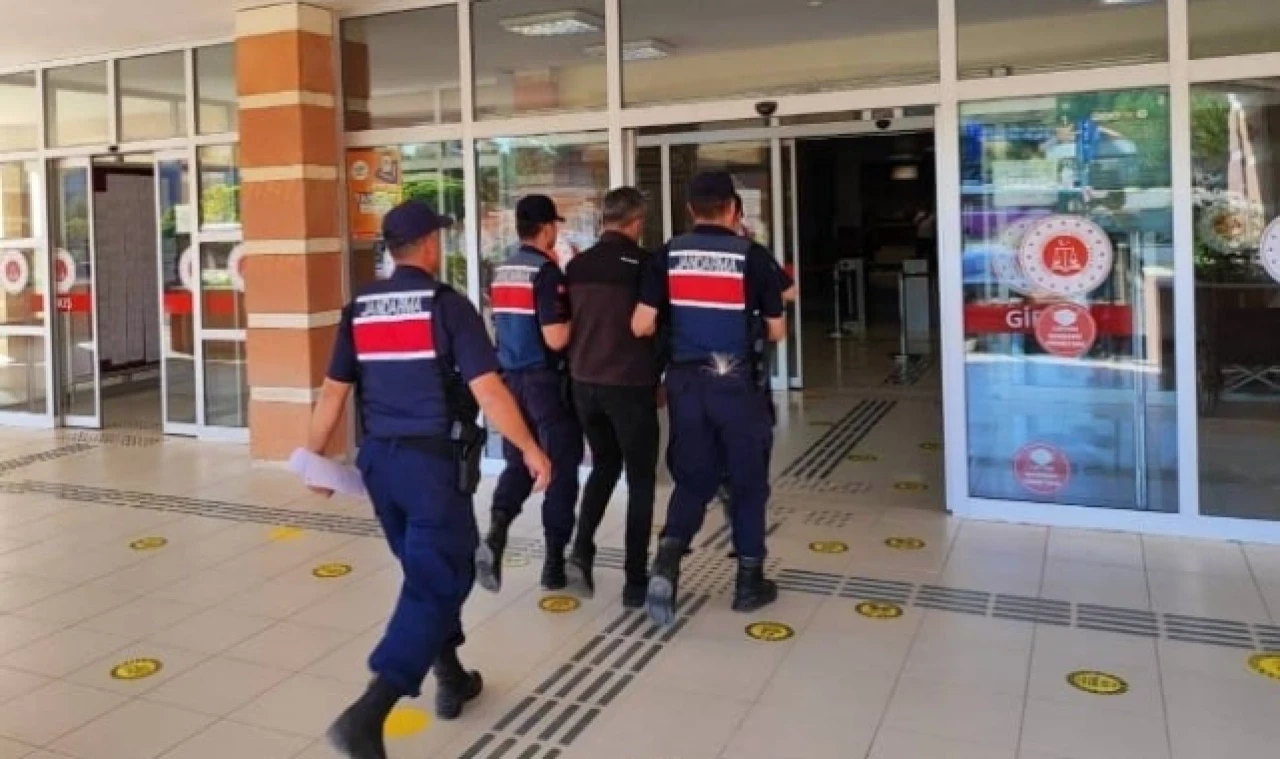 Dolandırıcılık ve hırsızlık suçlarından aranan iki şahıs yakalandı
