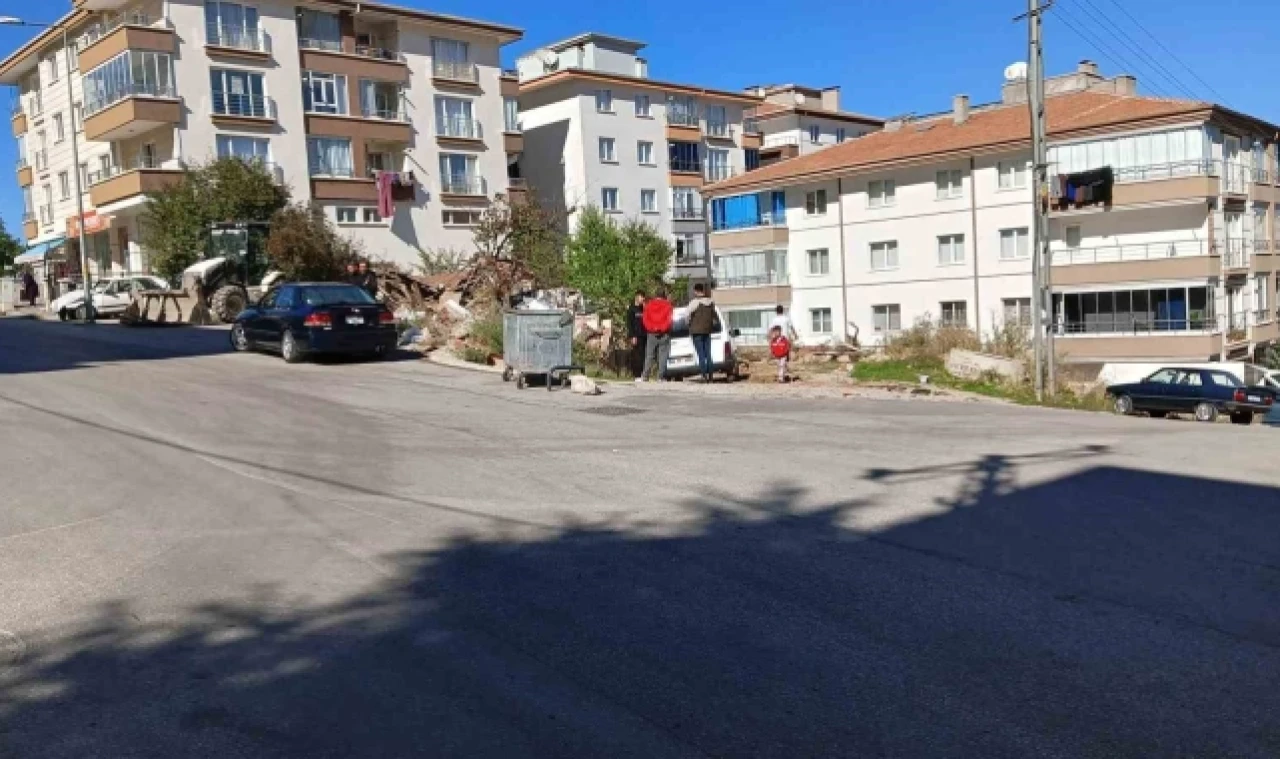 Gecekondunun yıkımı sırasında kepçe operatörünü silahla yaraladı