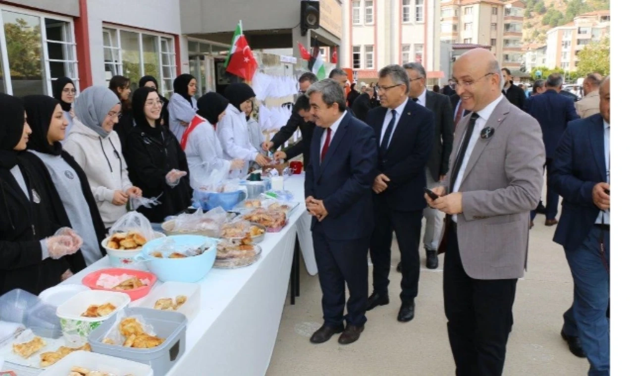 Geliri Filistin'e bağışlanacak kermes düzenlendi