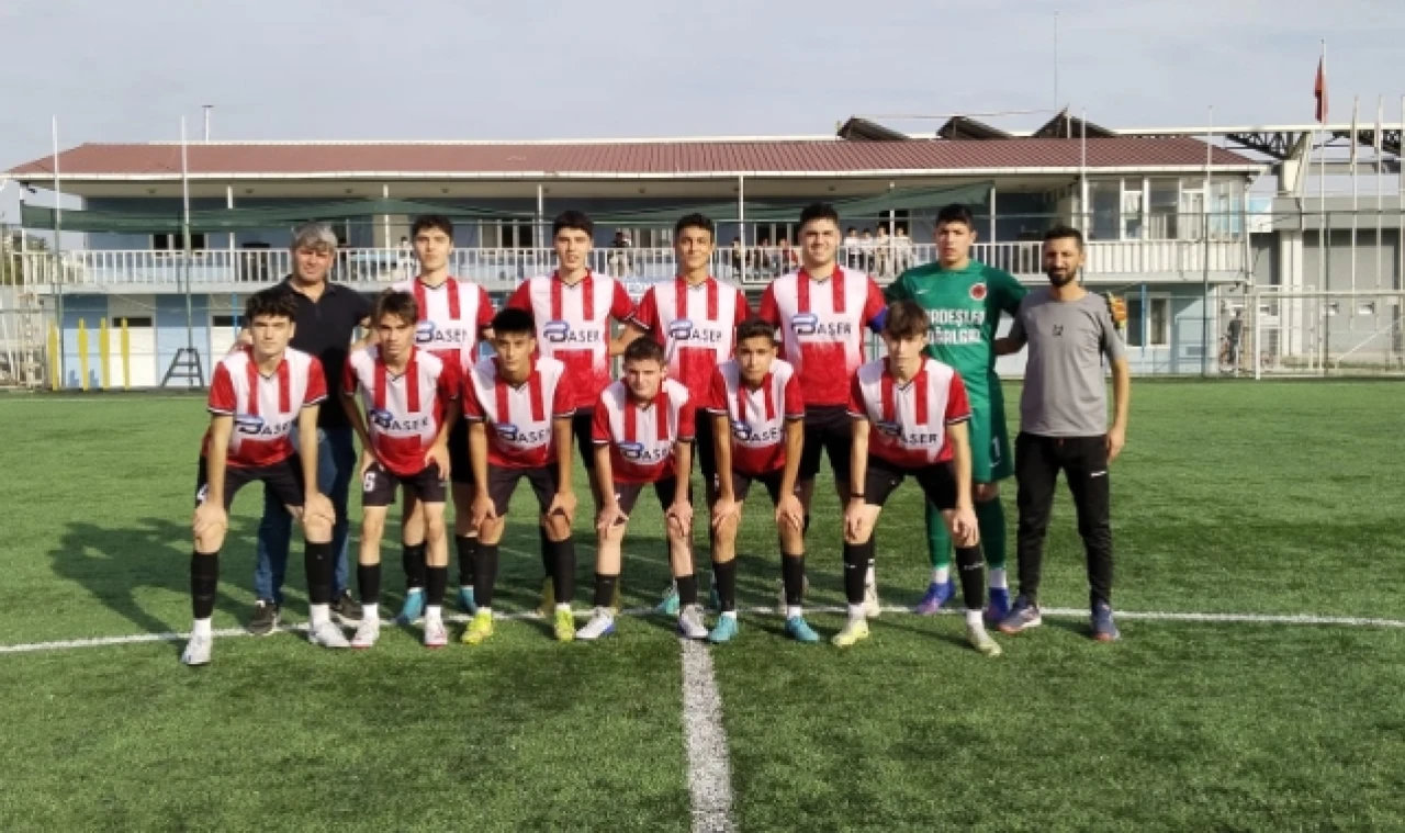 Gençler, kayıpsız lider