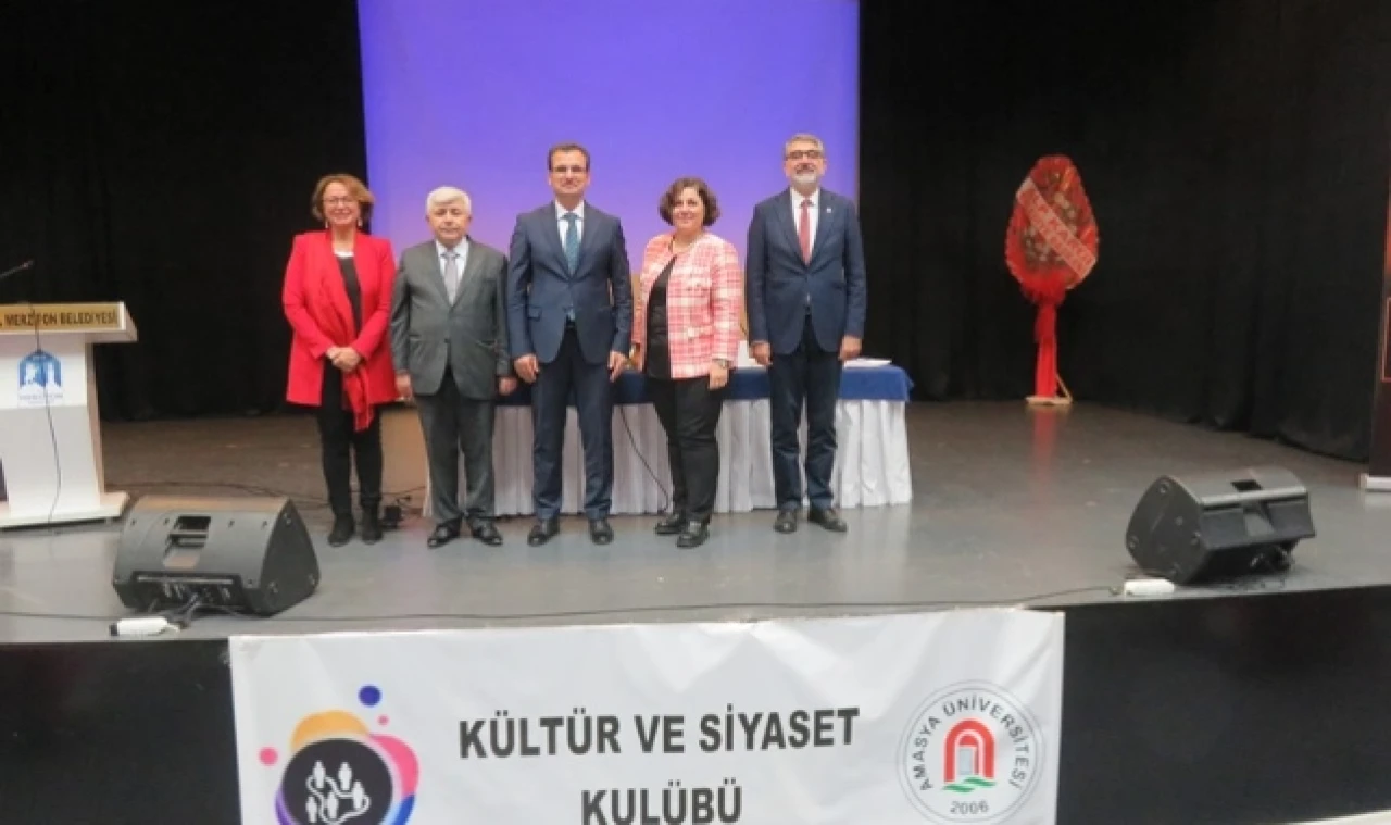 İktisadi ve İdari Bilimler Fakültesi Fen Edebiyat ve Siyaset kulübü konferans düzenledi