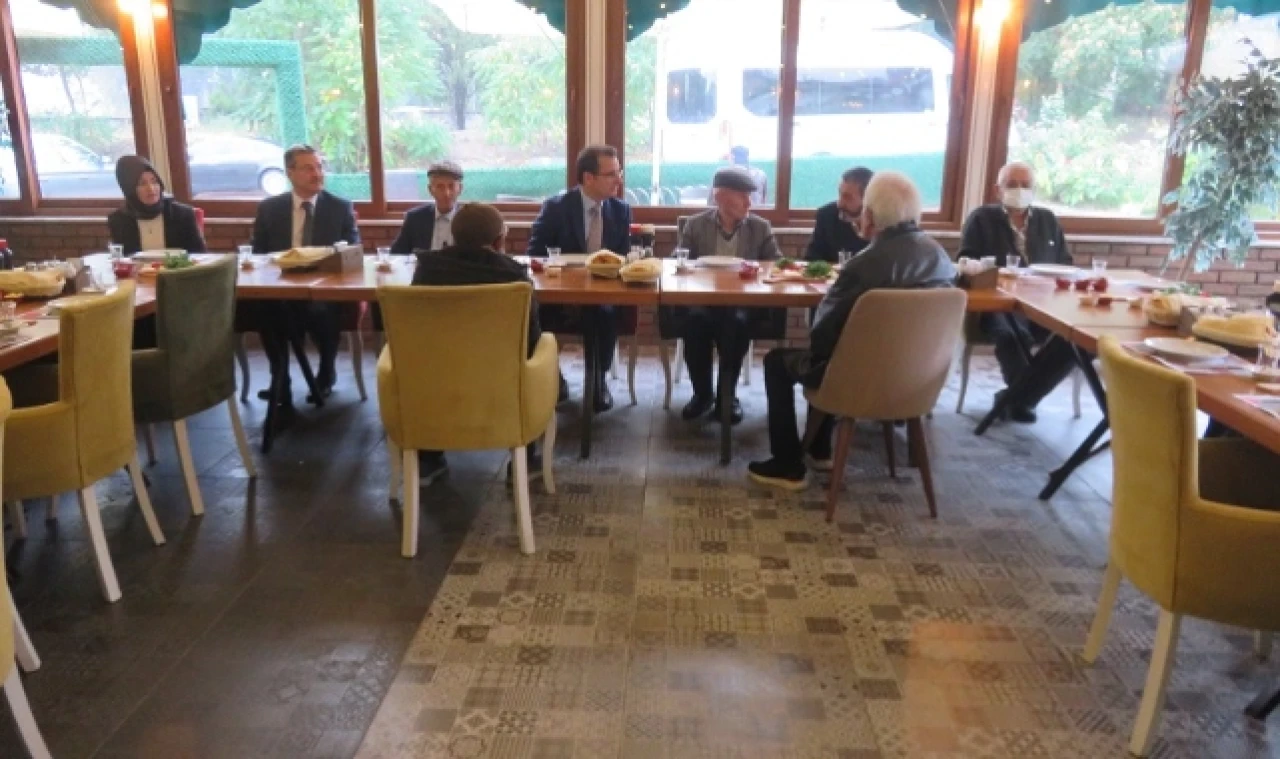 Kaymakam Güldoğan Huzurevi Sakinleri ile Bir Araya Geldi