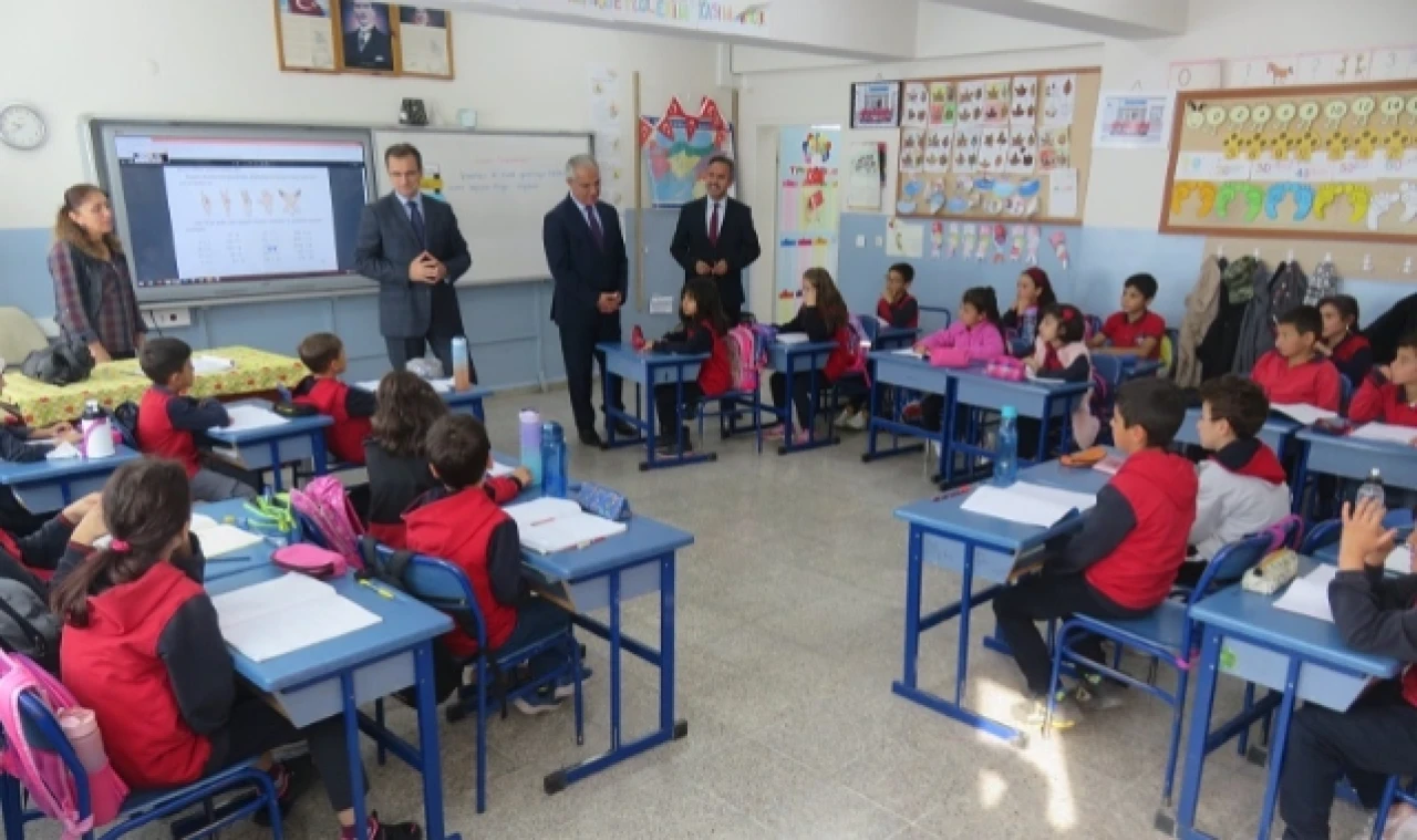 Kaymakam Güldoğan Mehmet Akif Ersoy İlkokulunu ziyaret etti.
