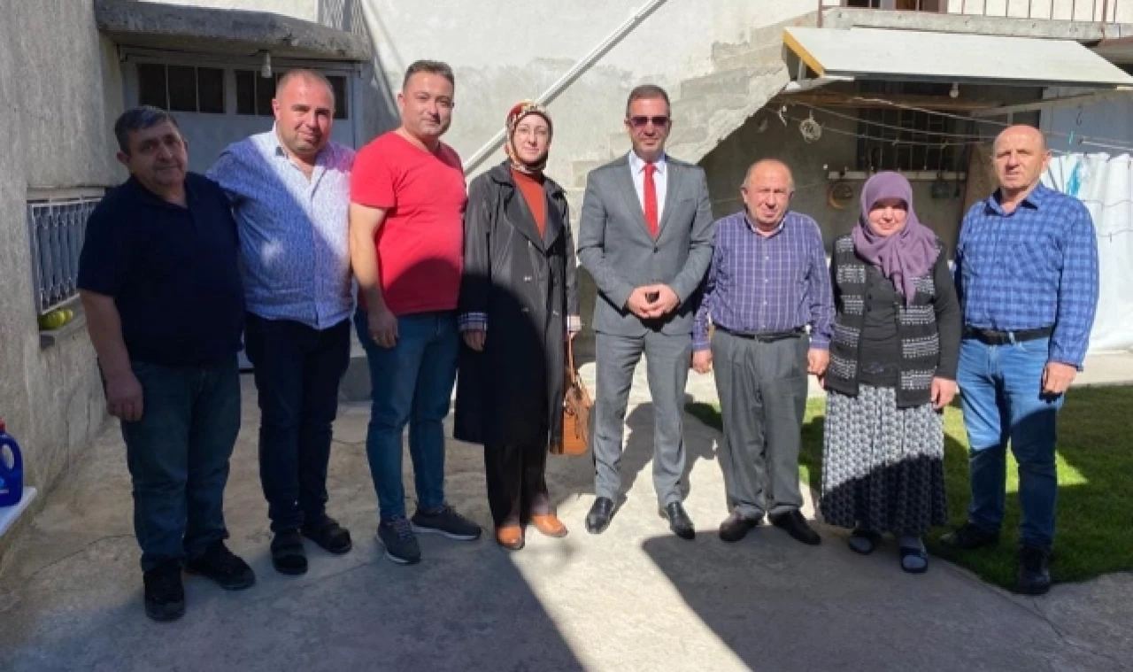 Kaymakam Gürçam otobüs kazasında yaralanan Yakup Sözen’i ziyaret etti.