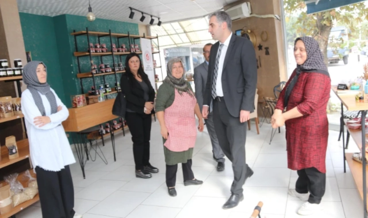 Kaymakam Kılıç Hünerli Eller Kadın Kooperatifini ziyaret etti