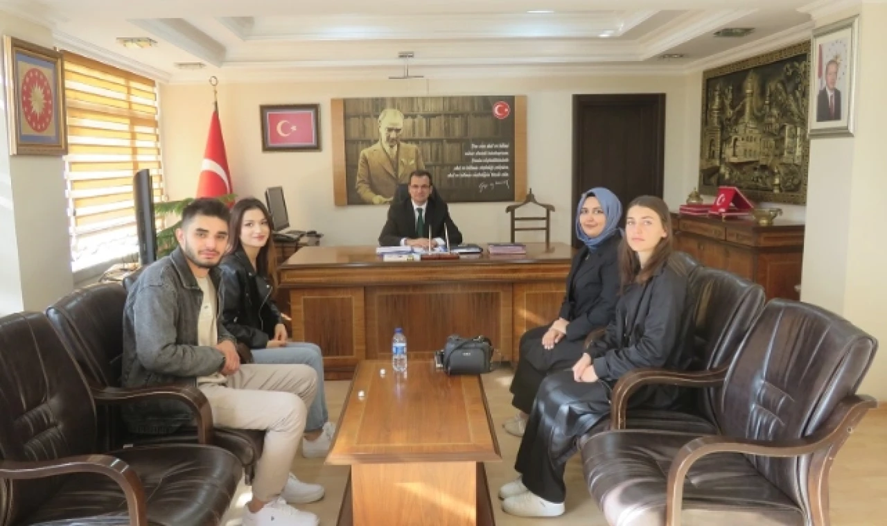 Kültür ve Siyaset Kulübü Öğrencilerinden Kaymakam Güldoğan'a  Ziyaret