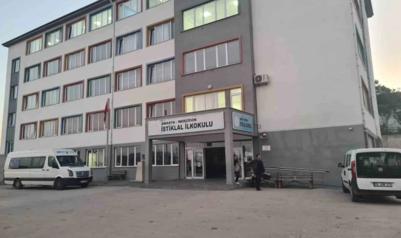 Merzifon'da 14 öğrenci gıda zehirlenmesi şüphesiyle hastaneye kaldırıldı