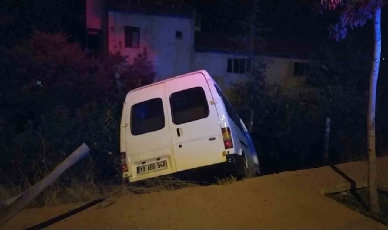 Minibüs ve otomobil çarpıştı: 4 yaralı