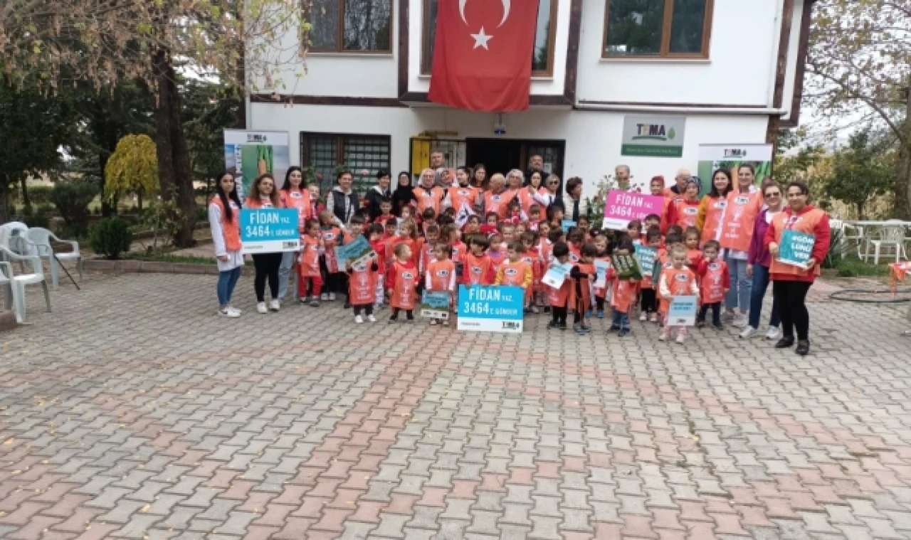 Miniklerden çifte kutlama