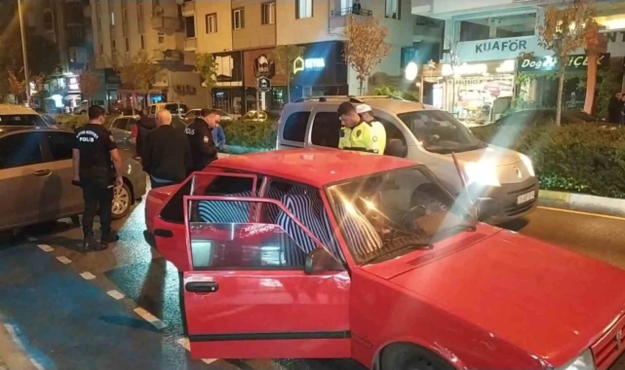 Park halindeki otomobilden tüfek ele geçirildi: 5 gözaltı