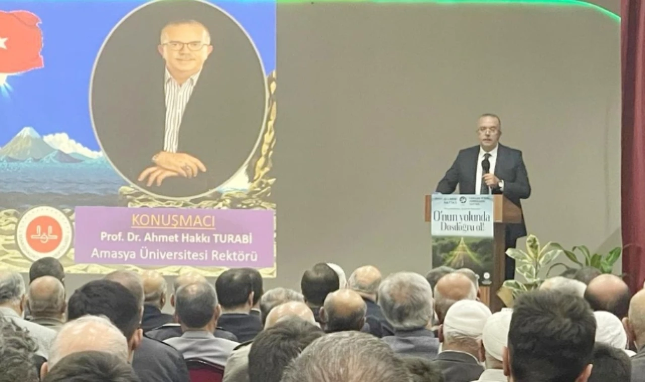 Rektör Turabi Gümüşhacıköy’de konferansa katıldı