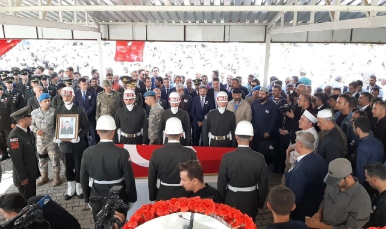 Şehit Uzman Çavuş memleketi Adıyaman'da gözyaşlarıyla toprağa verildi