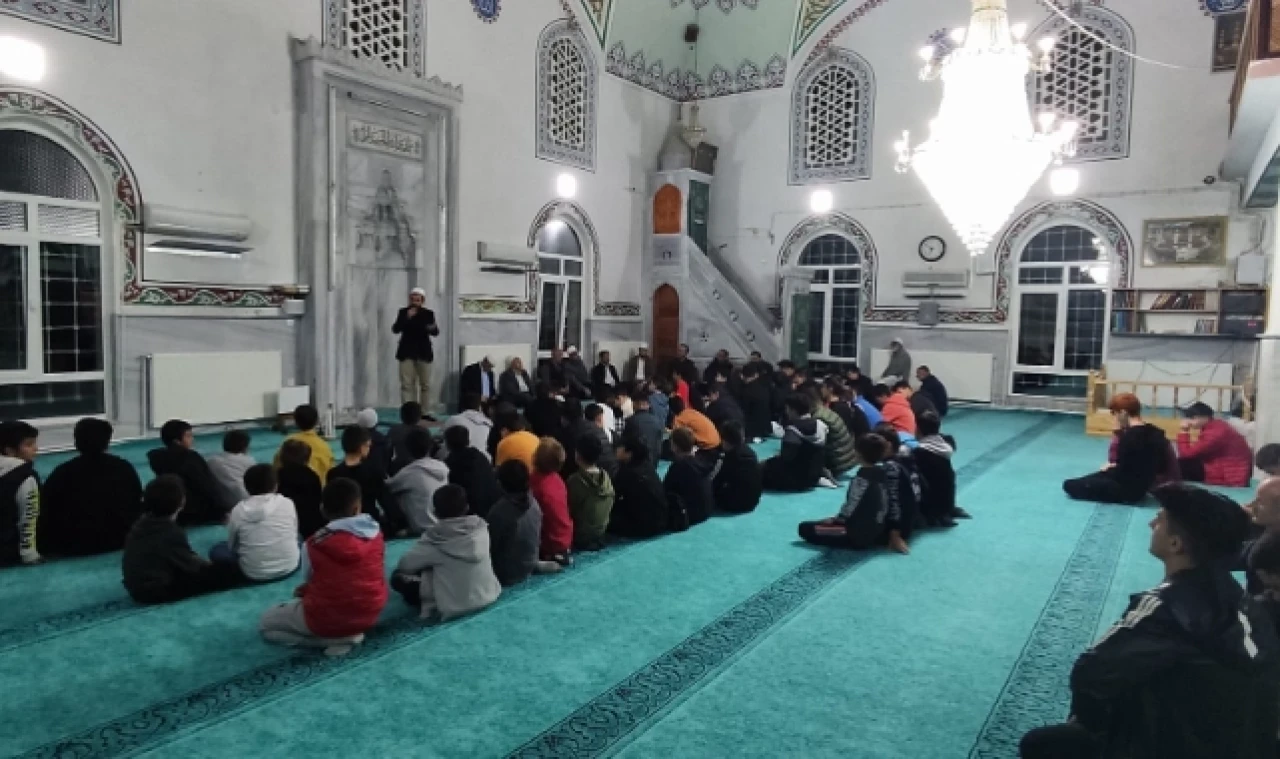 Suluova'da Mevlid-i Nebi coşkusu gençlerle zirveye taşındı