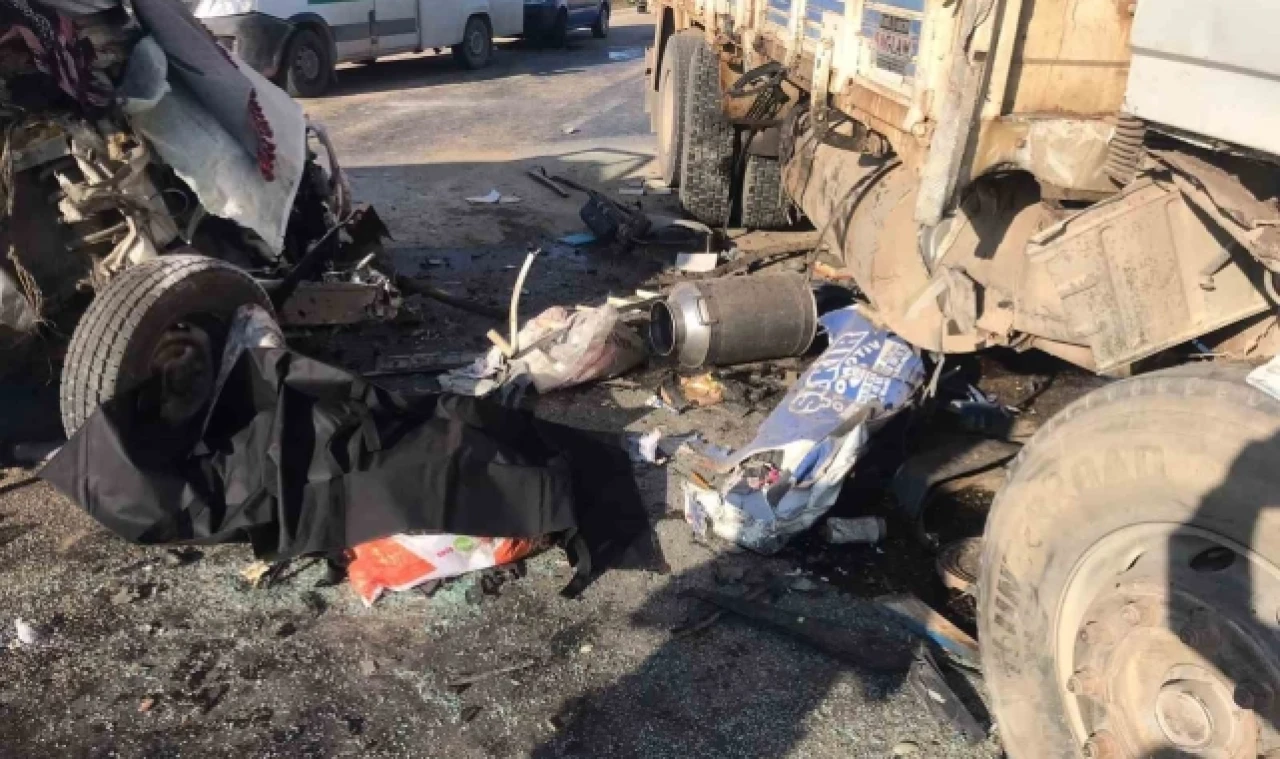 Süt toplama aracı kamyonla çarpıştı: 1 ölü, 5 yaralı