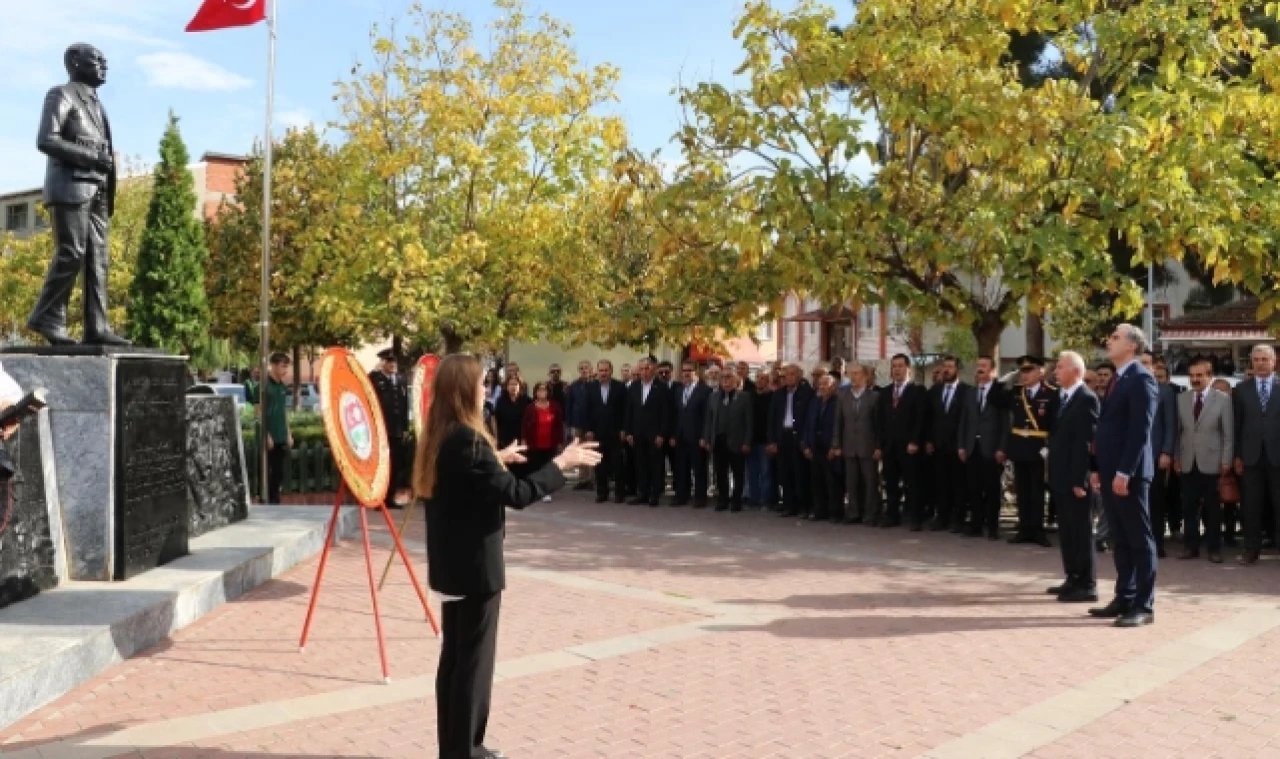 Taşova'da çelenk sunma programı düzenlendi