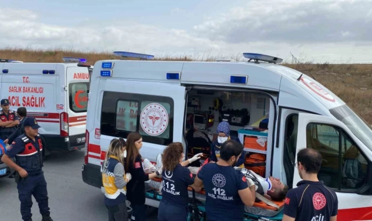 Ticari taksi ile tır çarpıştı: 3 yaralı